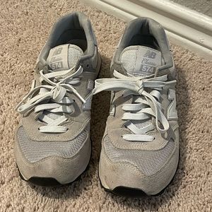 Classic 574 New Balance Running Shoes in Really Good Used Condition. W size 9